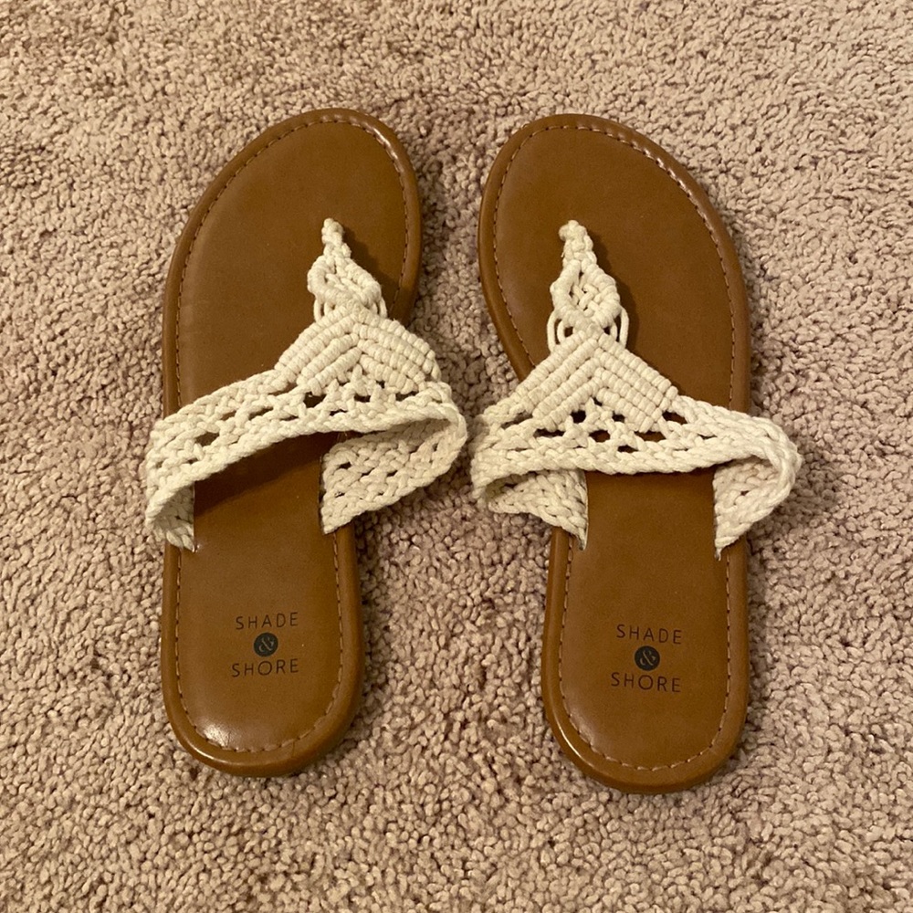 Flip flop sandals, size 6